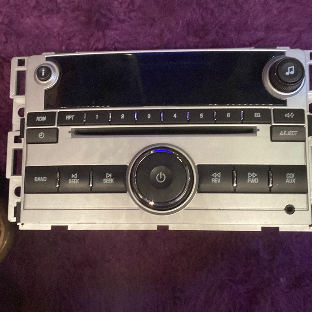 Buick Malibu Factory CD Player GM Part No 25833636 silver works perfect